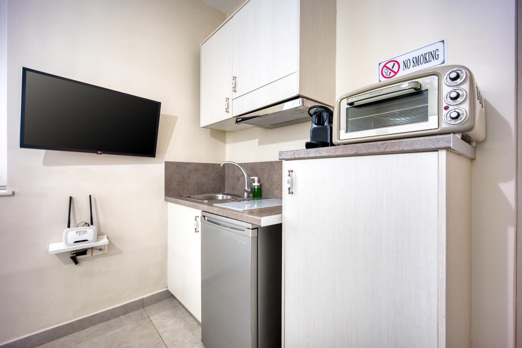 Bentzi...Boutique Apartment 1, Classic Double With Kitchenette, 2 Guests Atény Exteriér fotografie